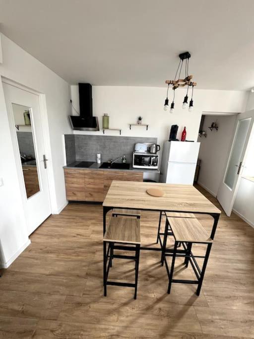 Appartement Avec Belle Vue Ouzouer-Sur-Trezee ภายนอก รูปภาพ